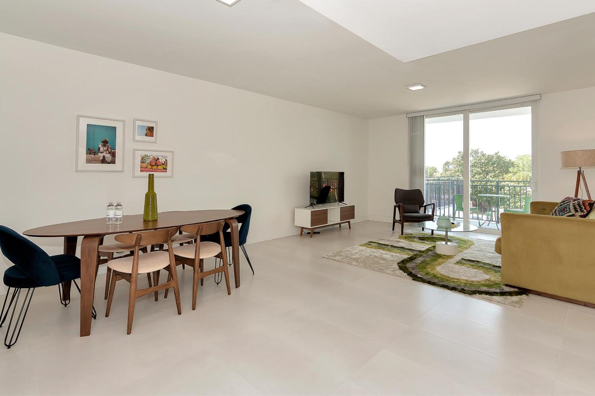Roami At Grove 27 Miami
